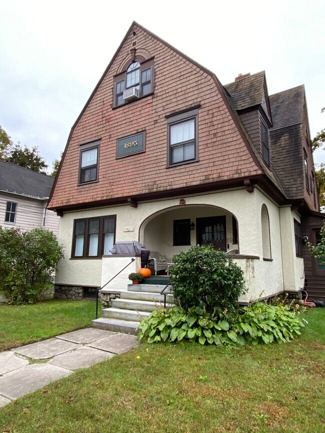 Foto del edificio - 19 Columbus Ave