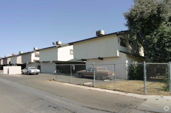 Building Photo - 581 W Ashlan Ave