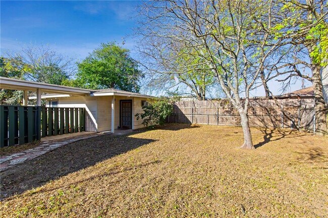 Foto del edificio - 7808 Watson St