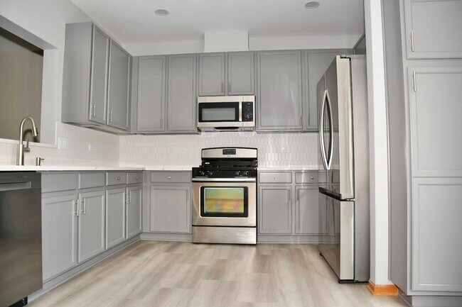 Building Photo - 3467 Ravinia Cir