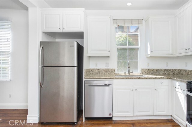 Building Photo - 90 Chantilly