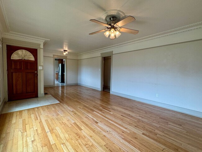 Building Photo - 8829 Greenview Pl