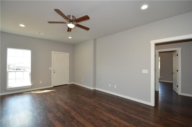 Building Photo - 3 Bedroom 2 Bath Duplex Centerton