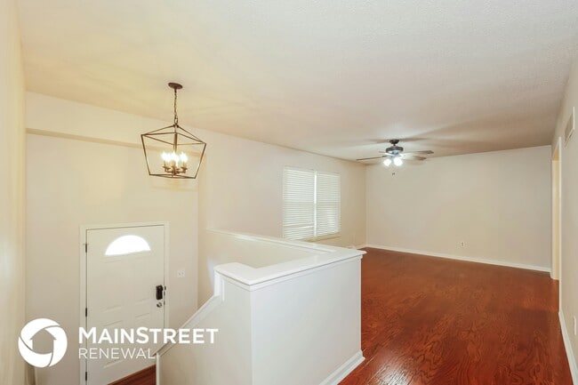 Building Photo - 513 NE Grant Dr