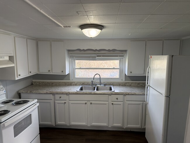 Building Photo - 315 N Highland Ave