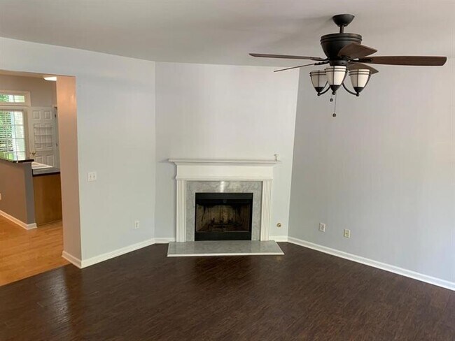 Foto del edificio - 215 Galecrest Dr