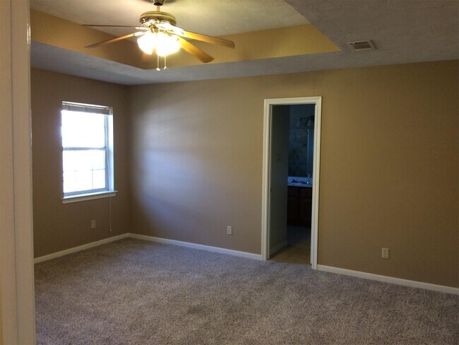 Foto del edificio - 4009 Hunter Creek Dr