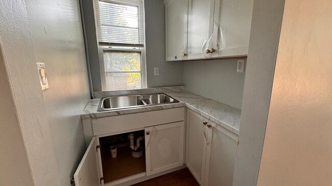 Building Photo - 515 Walnut St