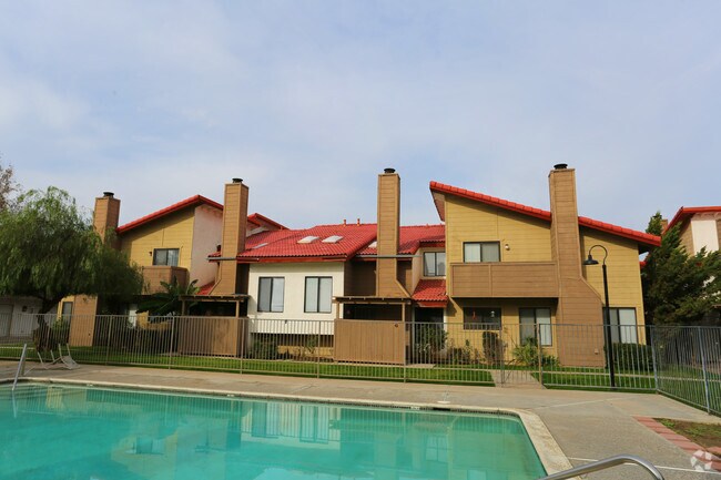 Peppermill Apartments Bakersfield Ca Building Photo Peppermill Apartments
