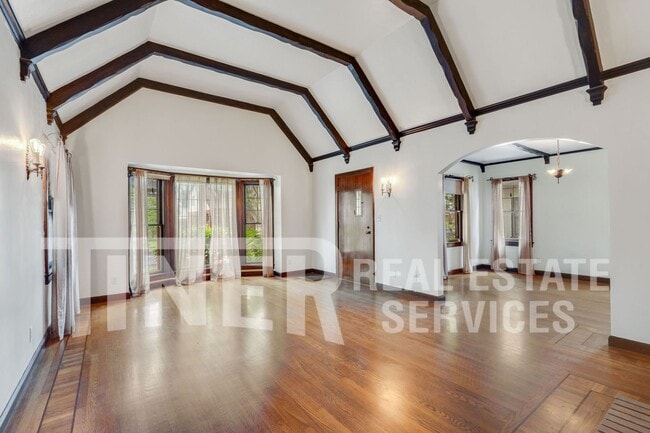 Building Photo - 725 34th St