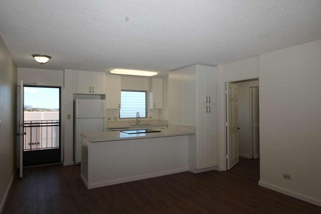 Remodeled TOP FLOOR CORNER UNIT! Condo for Rent in Aiea, HI