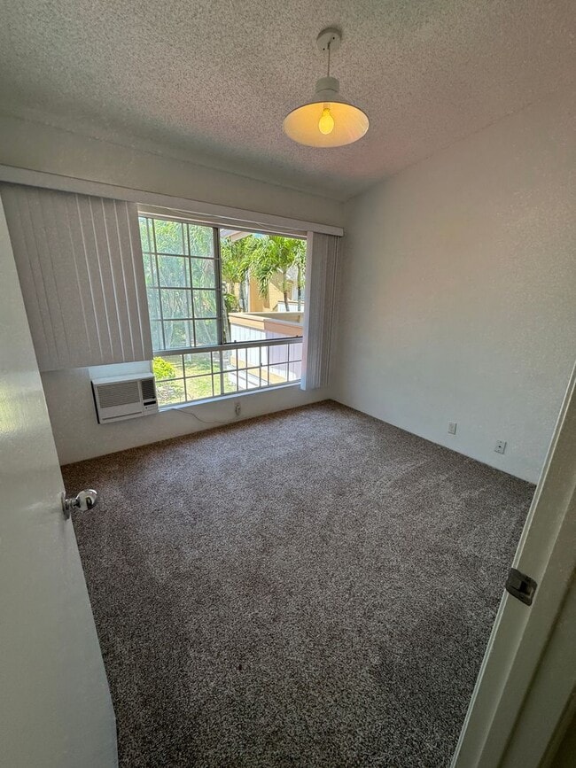 Building Photo - 468 Mananai Pl