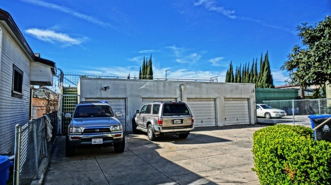 Building Photo - 1215-1221 S Mariposa Ave