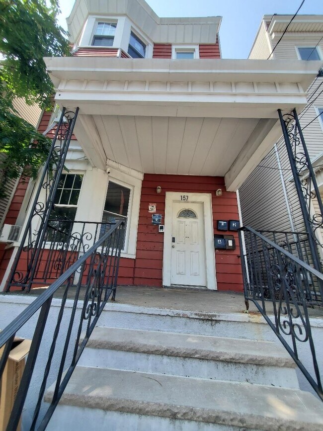 Foto del edificio - 157 Bidwell Ave