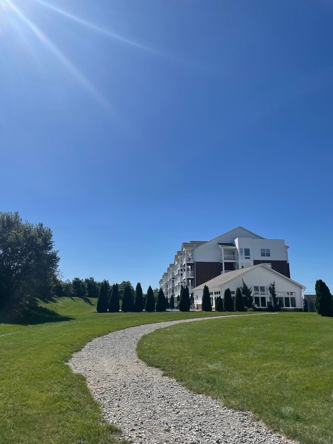 Building Photo - 300 Adams Dr
