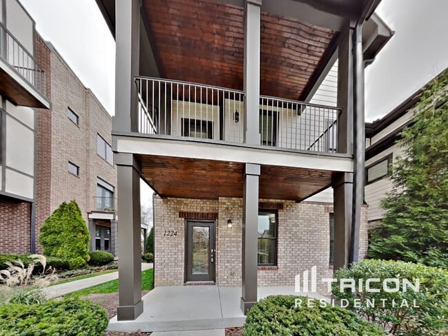 Building Photo - 1224 Hillwood Private Cove