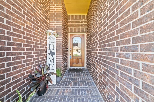 Building Photo - 2023 Wembley Way