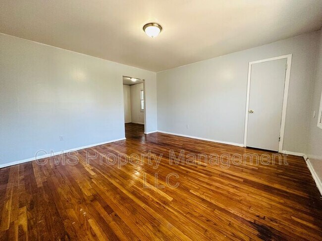 Building Photo - 21 Tichenor Terrace