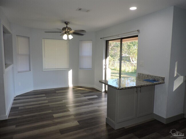 Foto del edificio - 526 Briarwood Dr