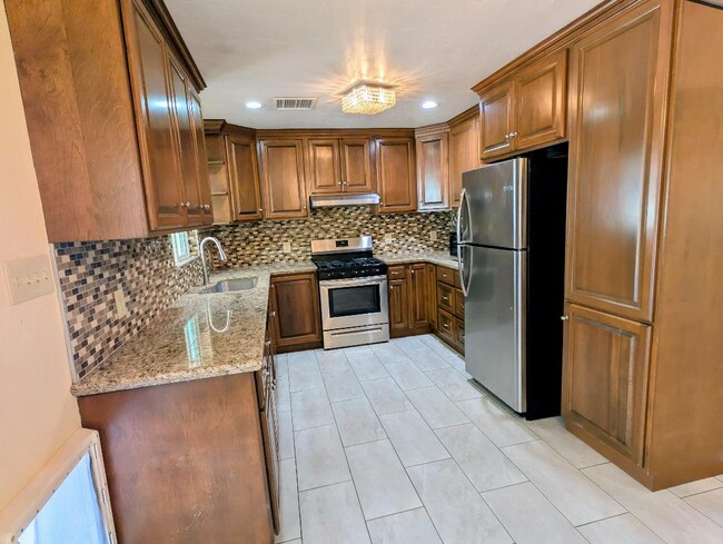Kitchen - 1073 Miss Bev Ave