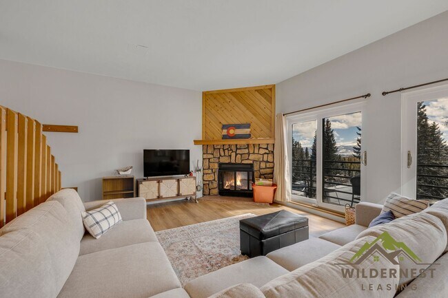 Building Photo - Sunshine and Views-Furnished 2 Bedrooms/2 Bathrooms Buffalo Ridge Condo