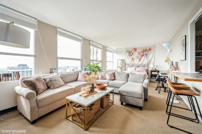Foto del edificio - 2626 N Lakeview Ave