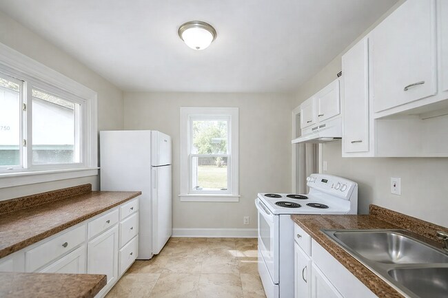 Foto del edificio - 3750 N Kercheval Dr
