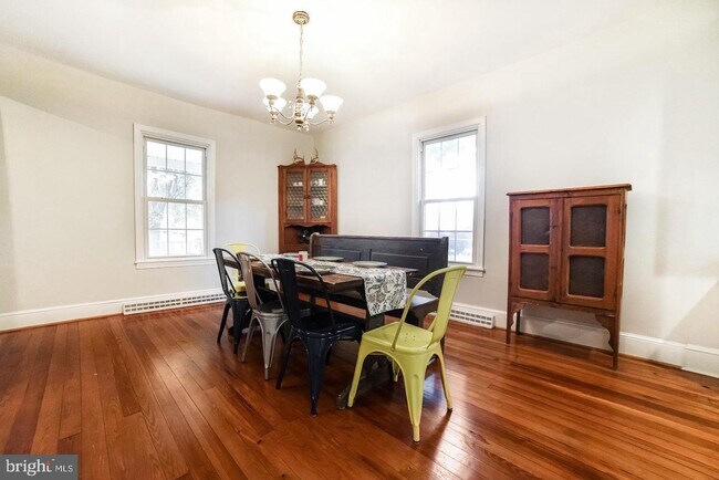 Foto del edificio - 28250 Old Village Rd