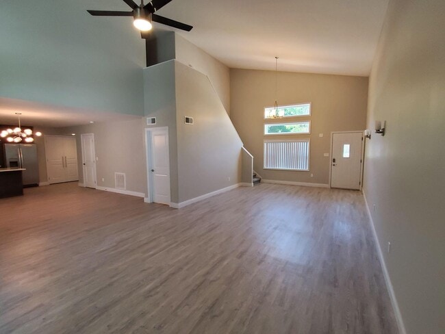 Building Photo - Extraordinary Townhome in Carbondale's South West