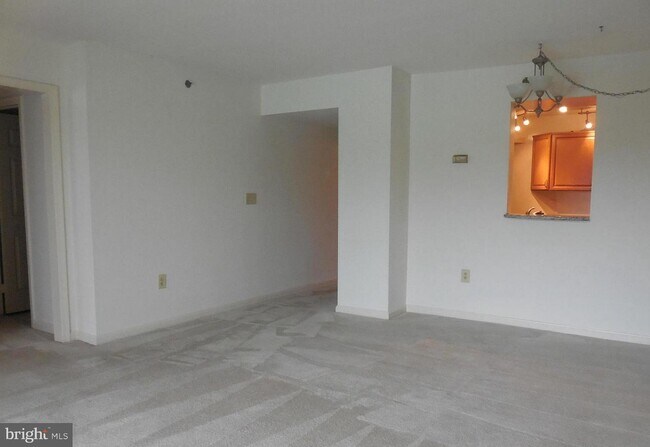 Building Photo - 545 E Braddock Rd