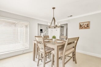 Building Photo - 5421 Blue Haven Dr