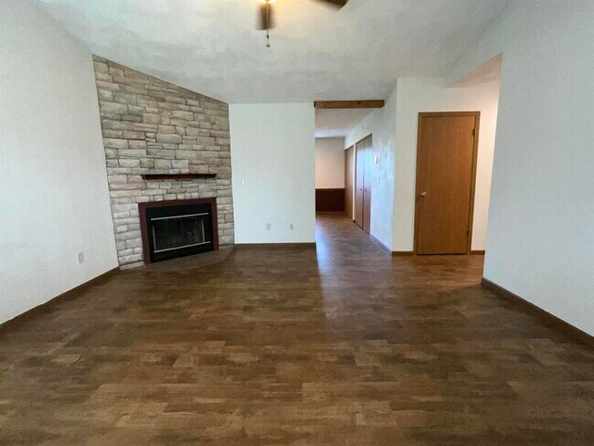 Foto del edificio - 907 Terrace Ct