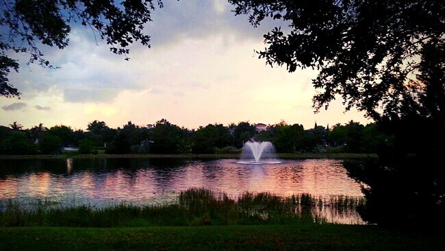 Foto del edificio - 107 Rivinia Dr