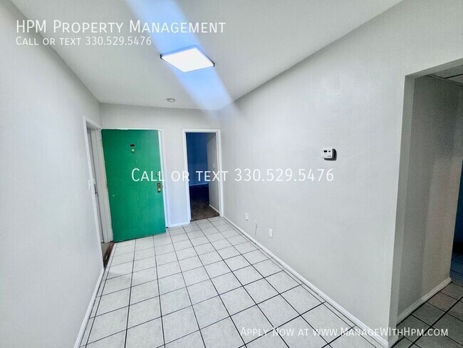 Foto del edificio - 3310 Warrensville Center Rd
