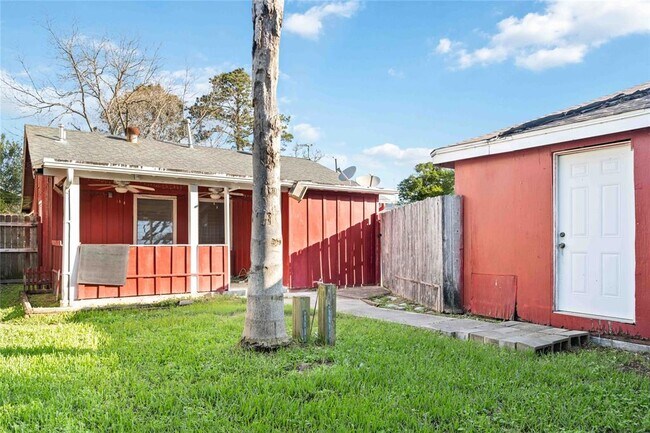 Building Photo - 1821 E Winn Ave