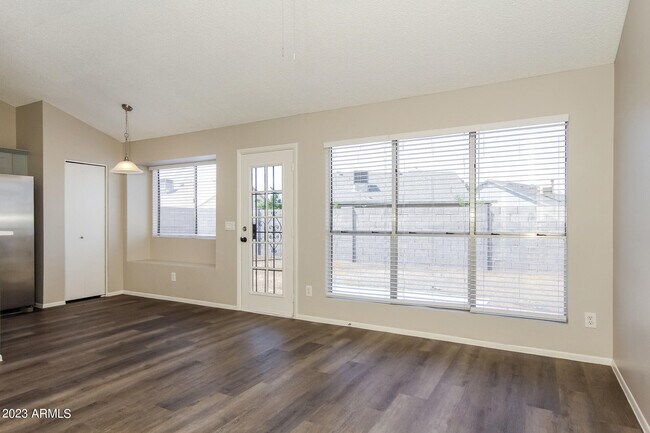 Foto del edificio - 7306 W Sierra Vista Dr