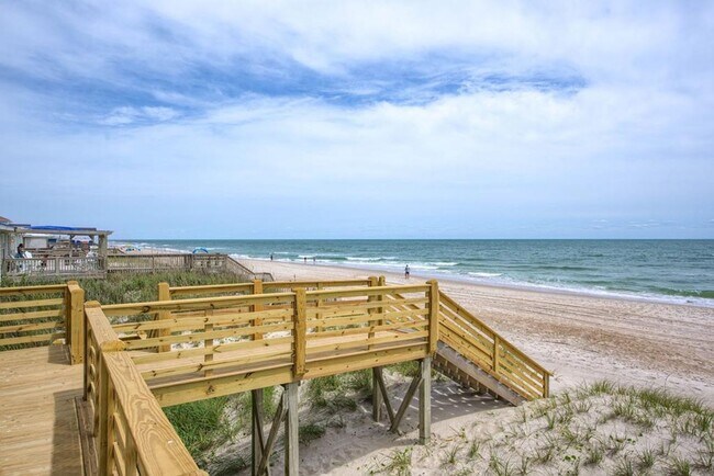 Foto del edificio - FURNISHED OFF-SEASON MONTHLY RENTAL - AVAI...