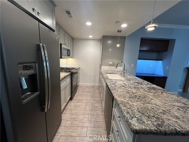 Foto principal - 11630 Warner Ave