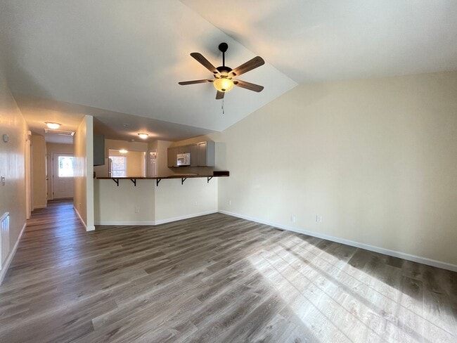 Foto del edificio - 102-106 N. Maple St.