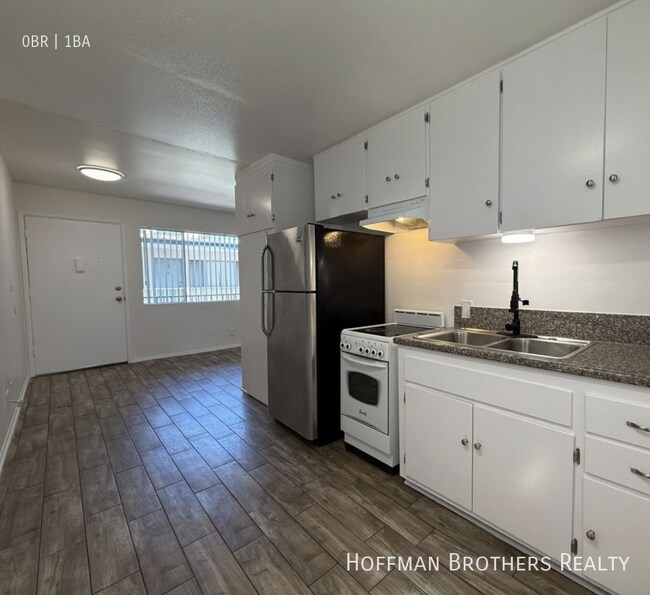 Foto del edificio - 15632 Leadwell St