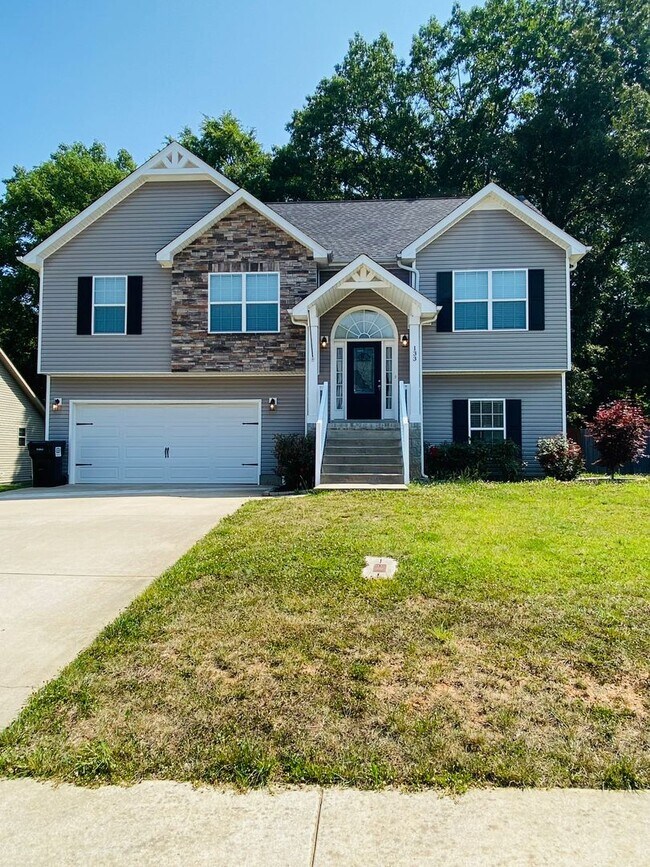Building Photo - 133 Sycamore Hill Dr
