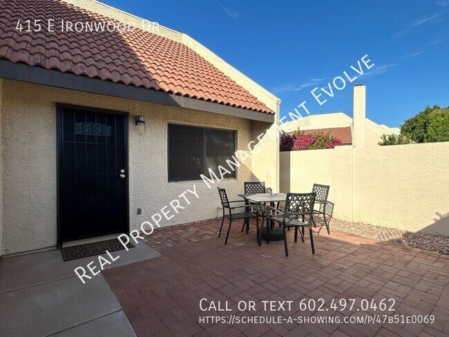 Building Photo - Lovely Updated Phoenix Townhome!