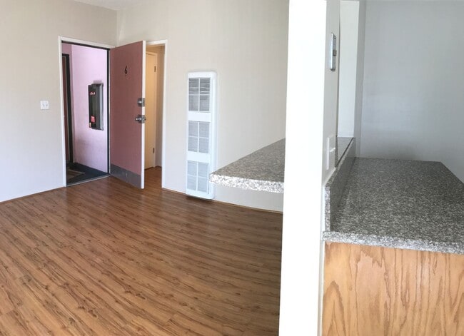 Foto del interior - 6944-6954 Coldwater Canyon Ave