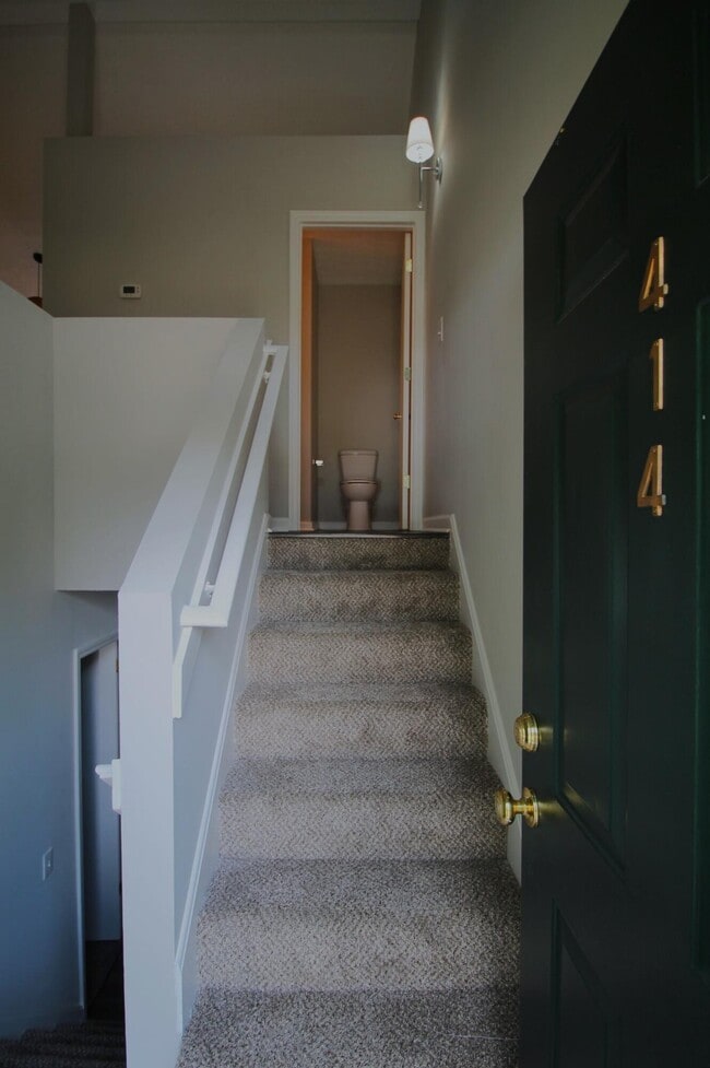 Foto del edificio - 414 Lakeview Dr