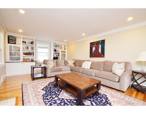 Foto principal - 829 W Roxbury Pkwy