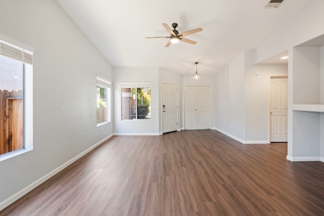 Foto del edificio - 8277 Lake Willow Way