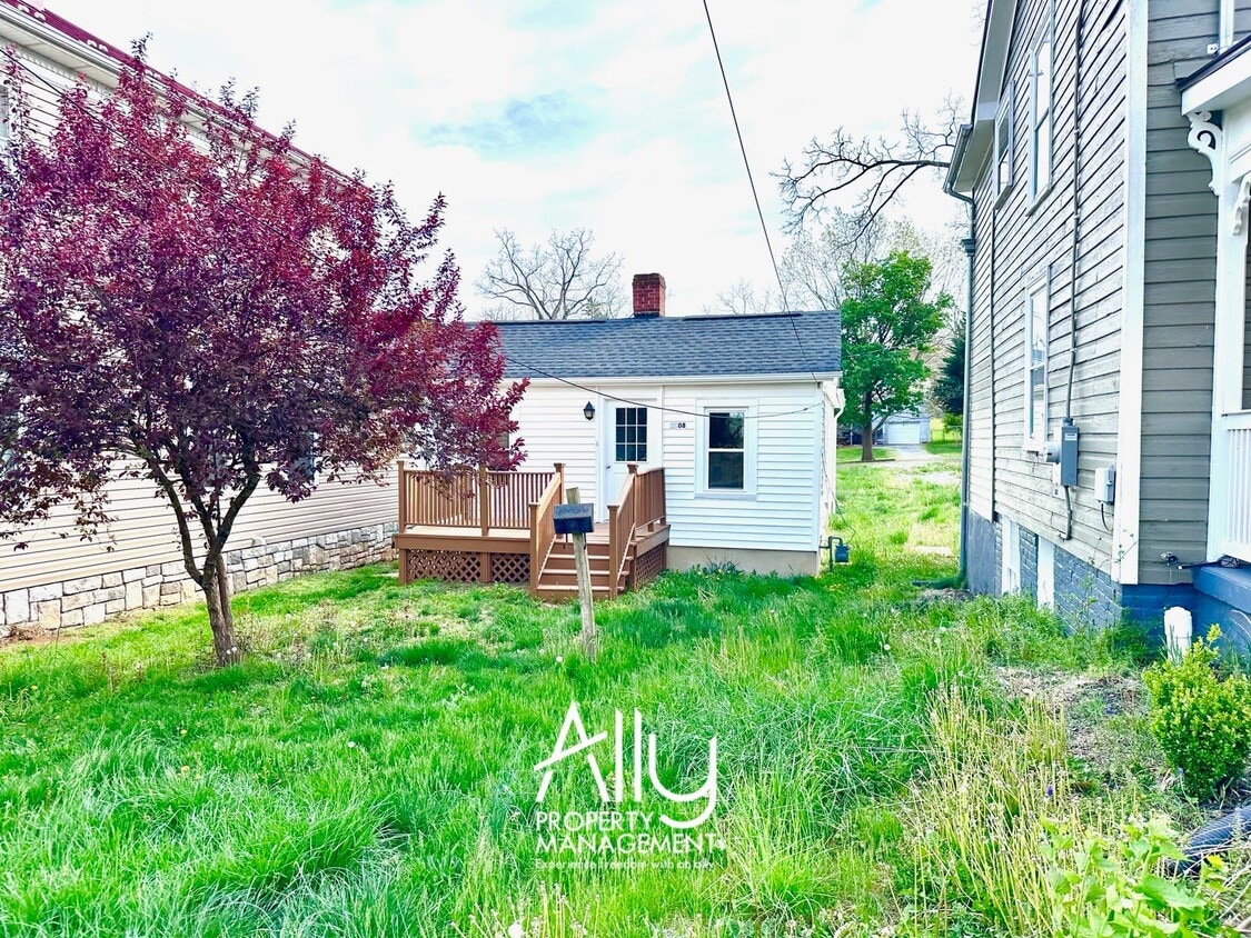 Primary Photo - 1108 W Beverley St