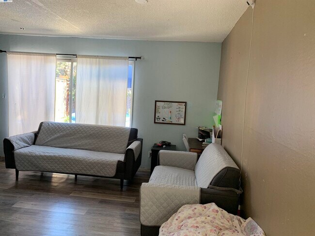 Building Photo - 1300 51st Ave