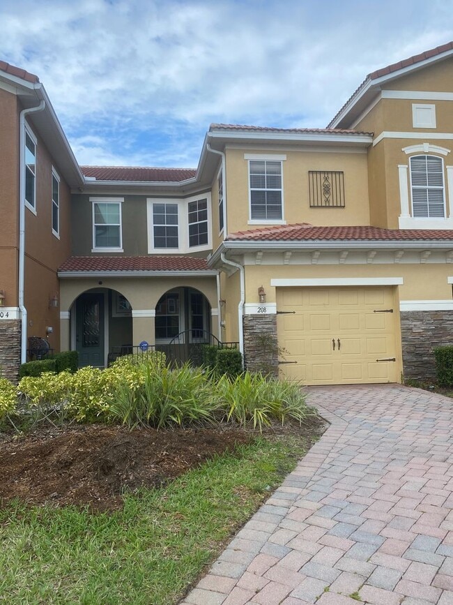 Building Photo - 208 Canterbury Bell Dr