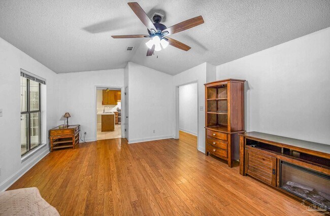 Building Photo - 6929 Summit Way
